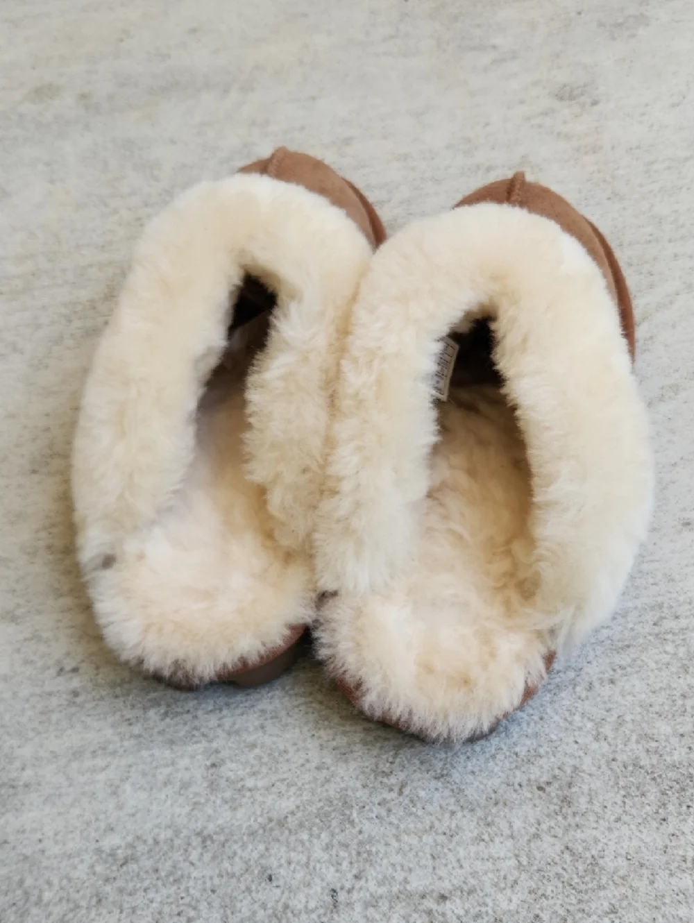 UGG Chestnut Suede Slip-On Mules with Cream Fur Trim,Size 6 - Picture 4 of 10